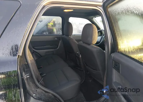 2010 Ford Escape Xlt z USA, uszkodzony, nr VIN 1FMCU0DG5AKA13305